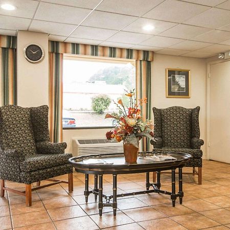 Econo Lodge Inn & Suites At Fort Moore Columbus Exterior foto
