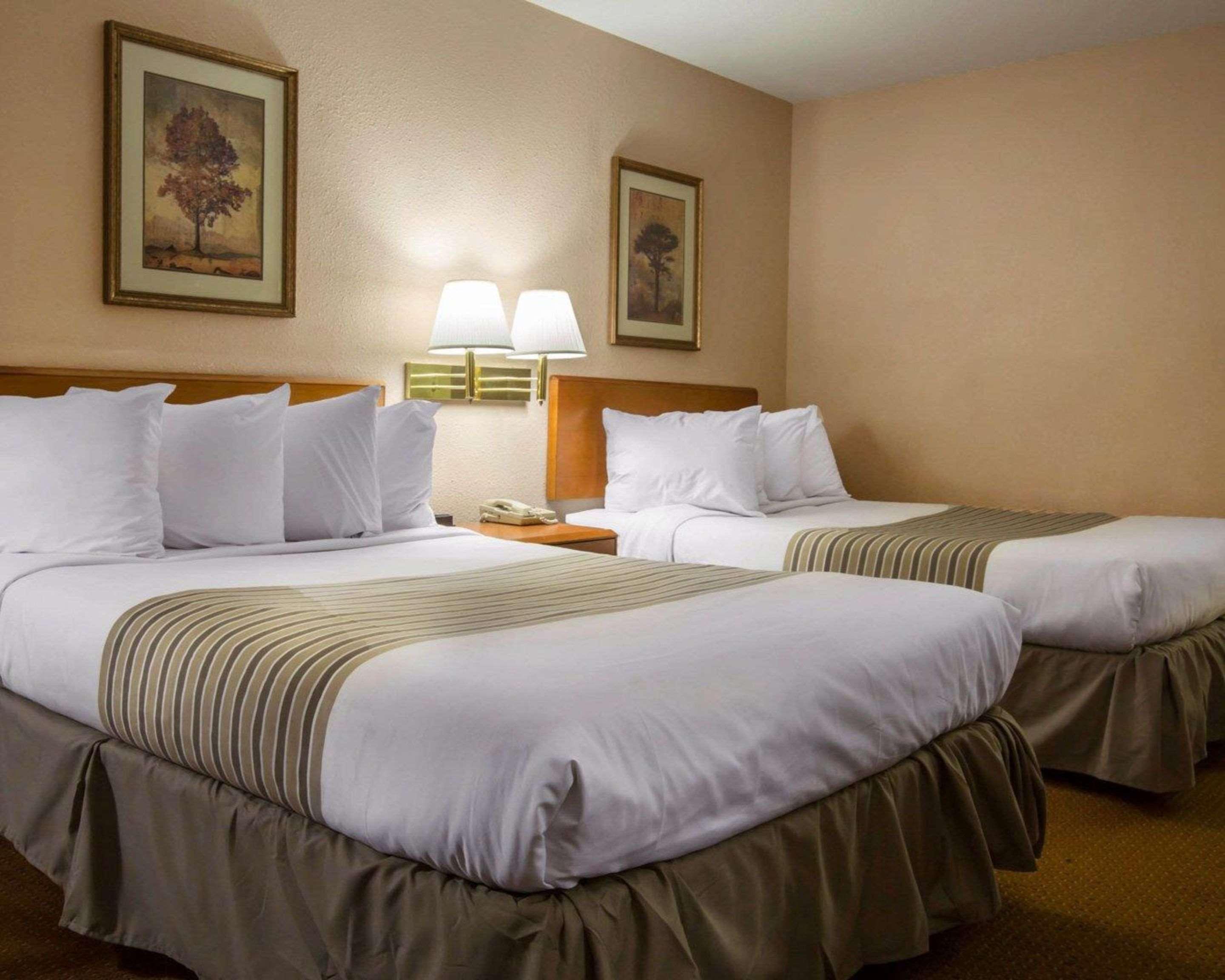 Econo Lodge Inn & Suites At Fort Moore Columbus Exterior foto