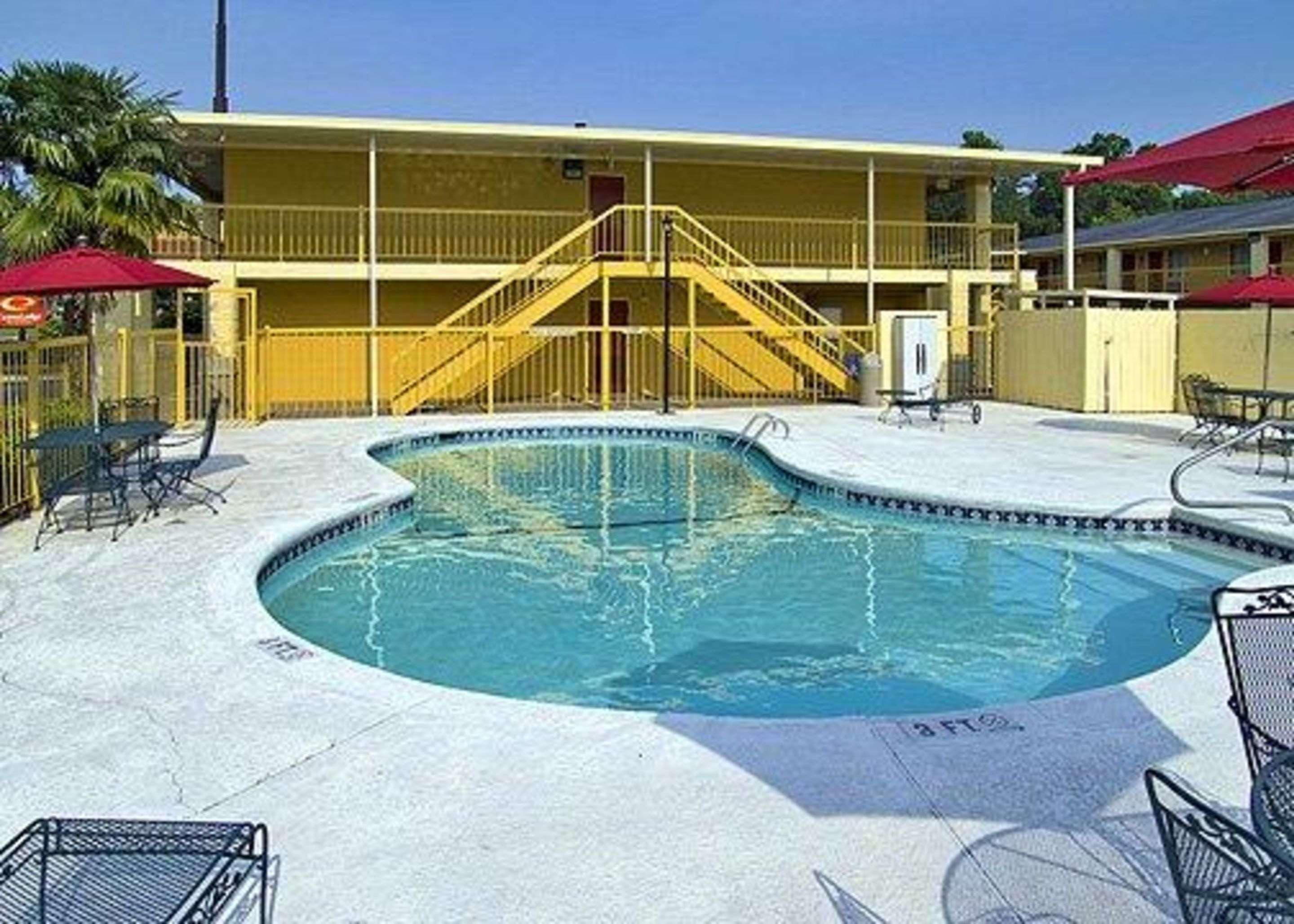 Econo Lodge Inn & Suites At Fort Moore Columbus Exterior foto