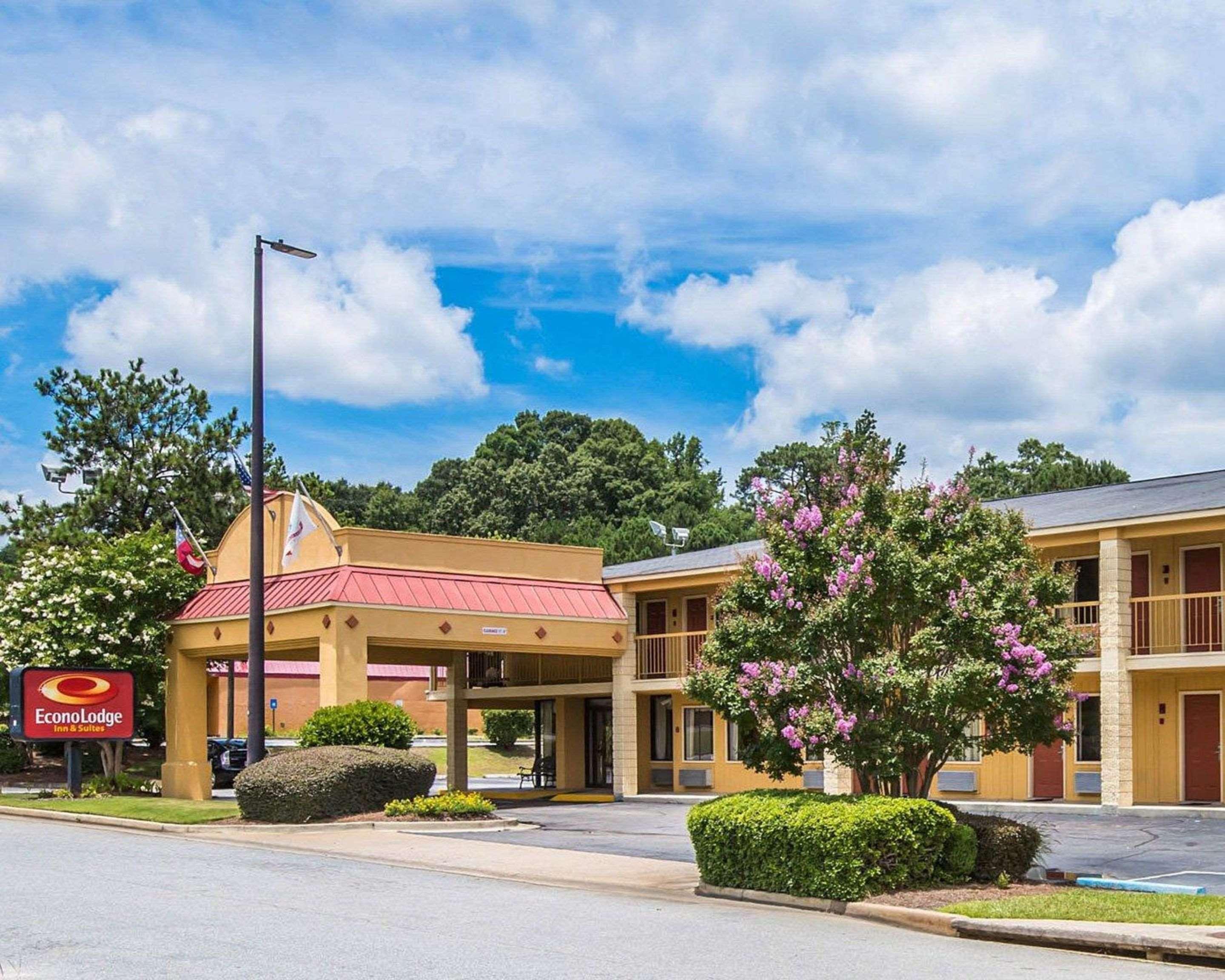 Econo Lodge Inn & Suites At Fort Moore Columbus Exterior foto