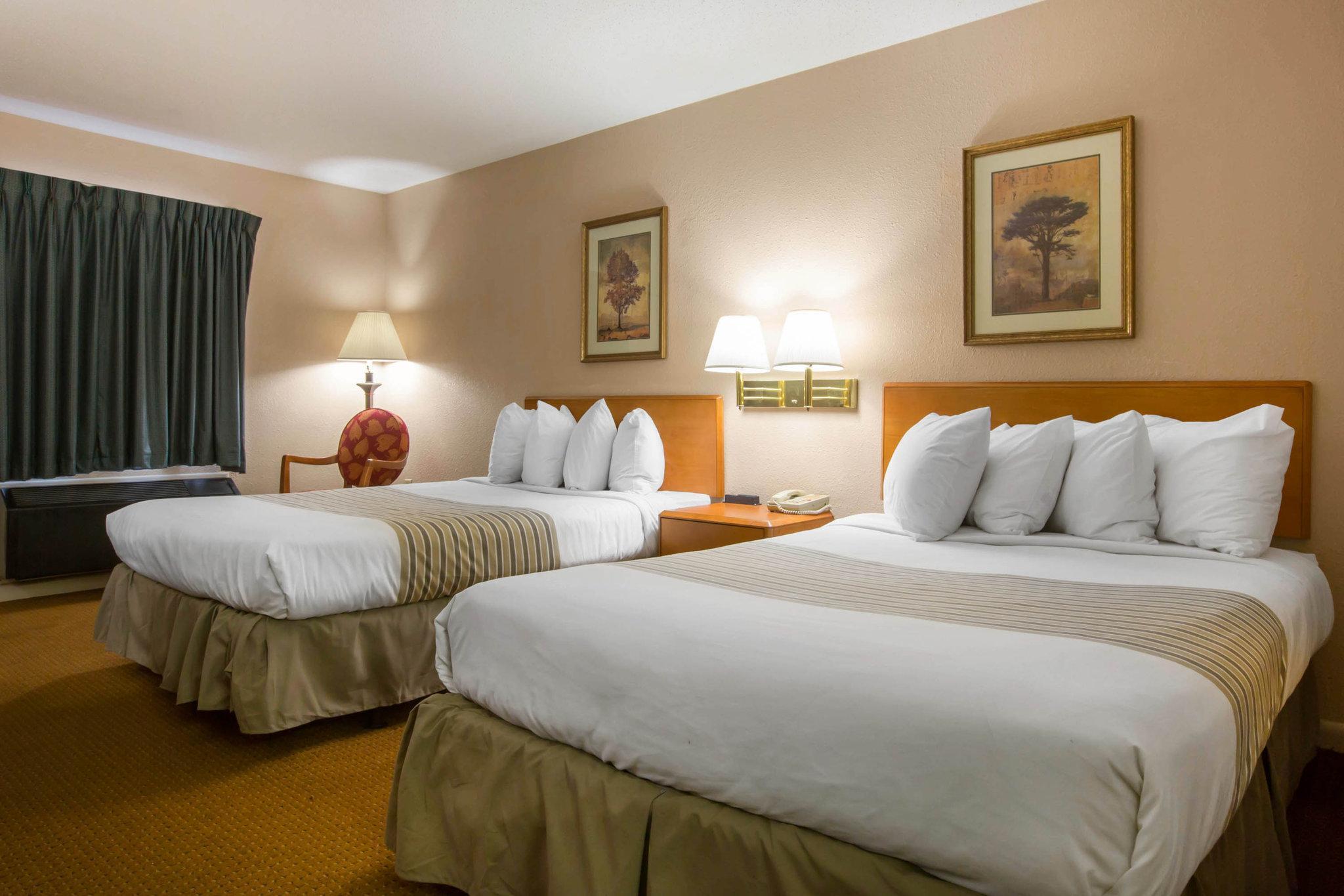 Econo Lodge Inn & Suites At Fort Moore Columbus Exterior foto