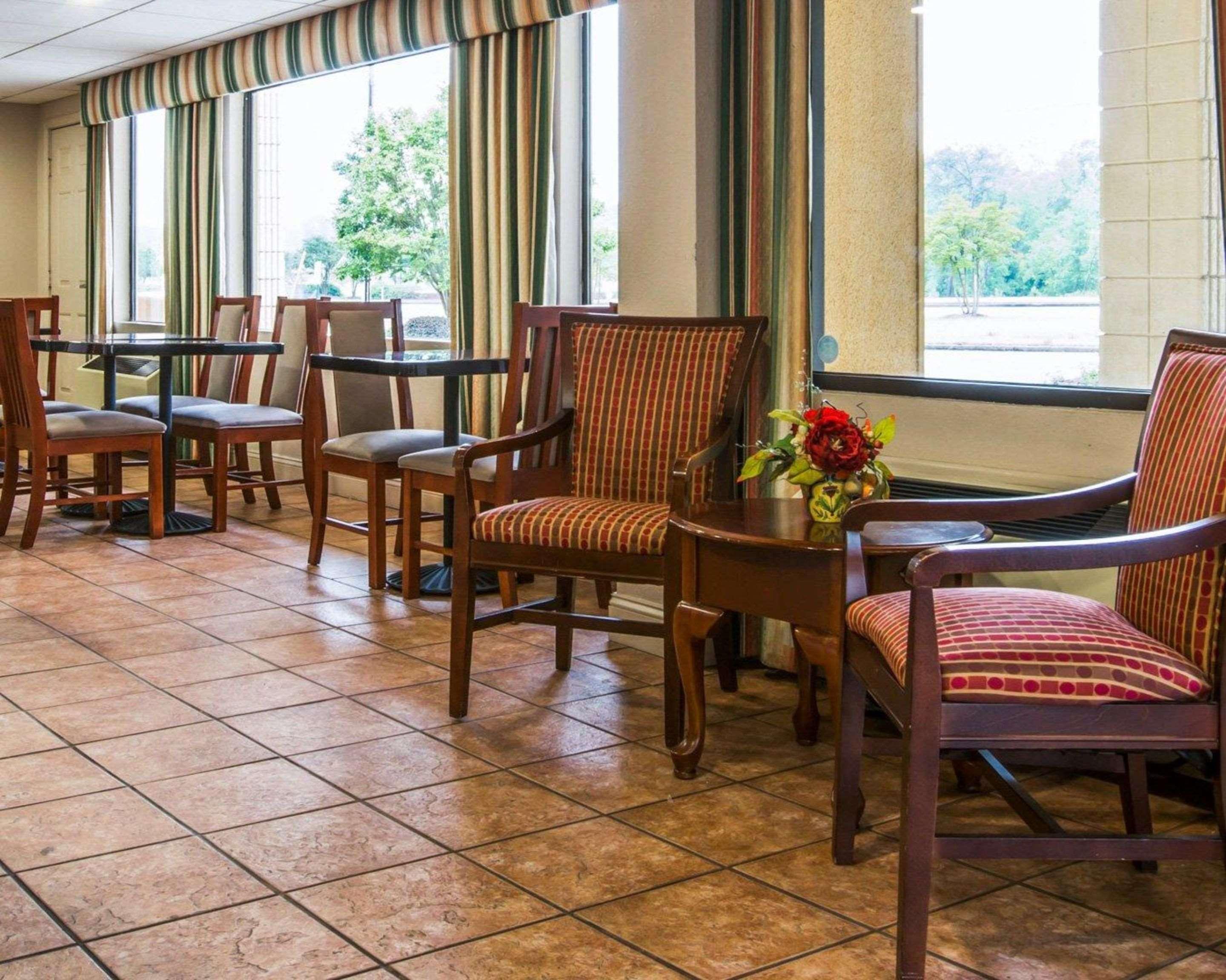Econo Lodge Inn & Suites At Fort Moore Columbus Exterior foto