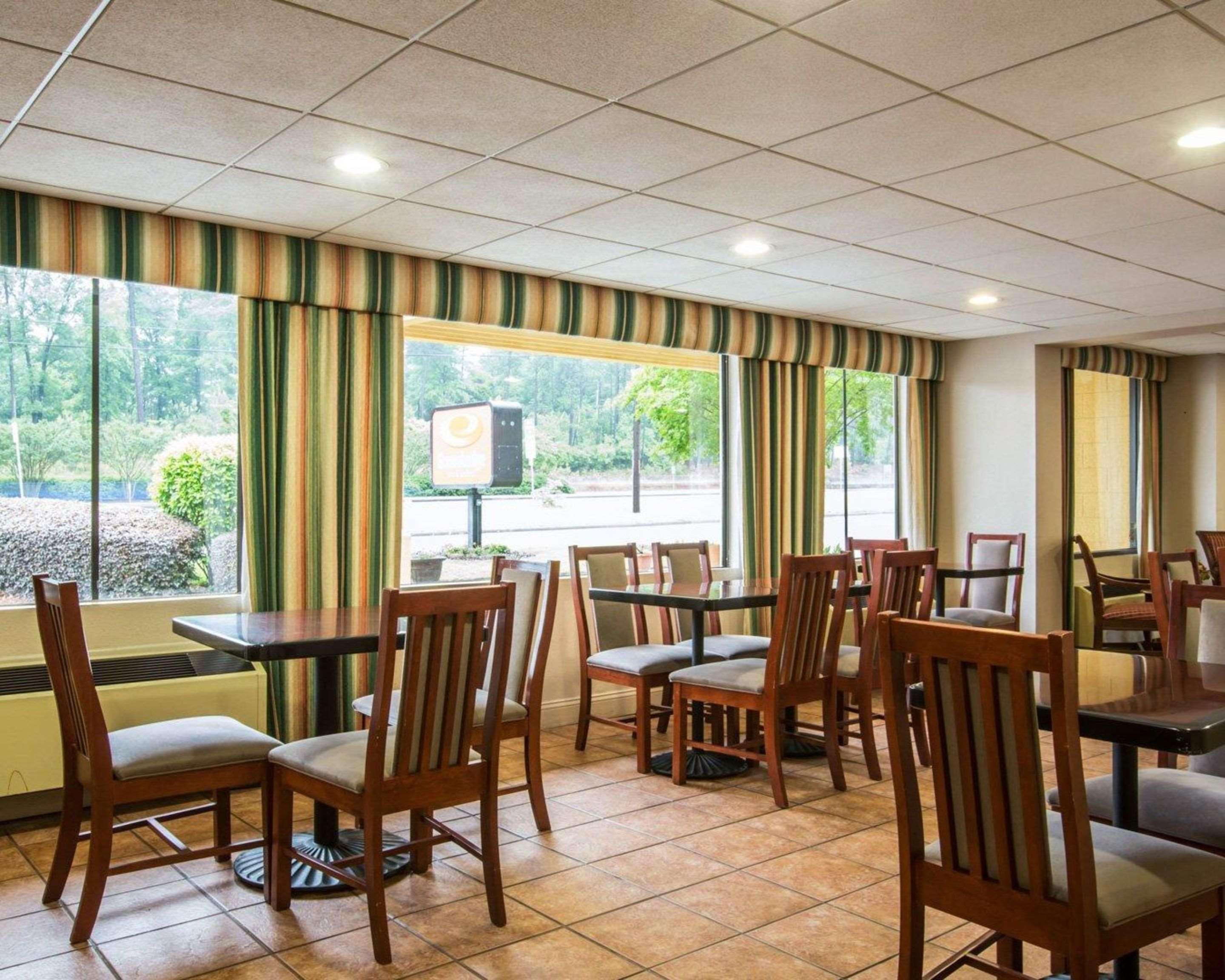 Econo Lodge Inn & Suites At Fort Moore Columbus Exterior foto