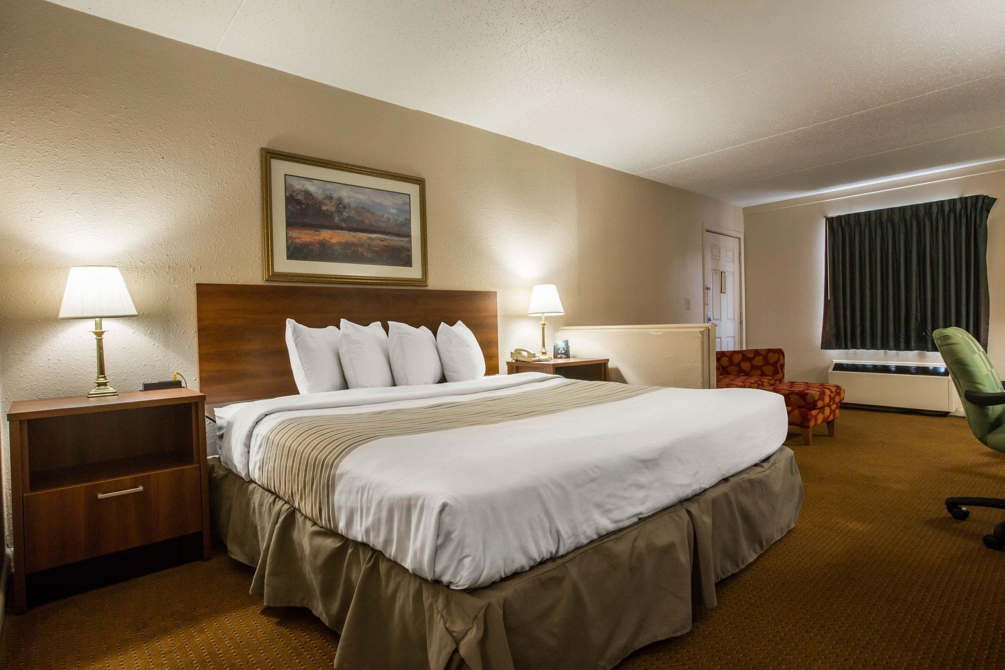 Econo Lodge Inn & Suites At Fort Moore Columbus Exterior foto