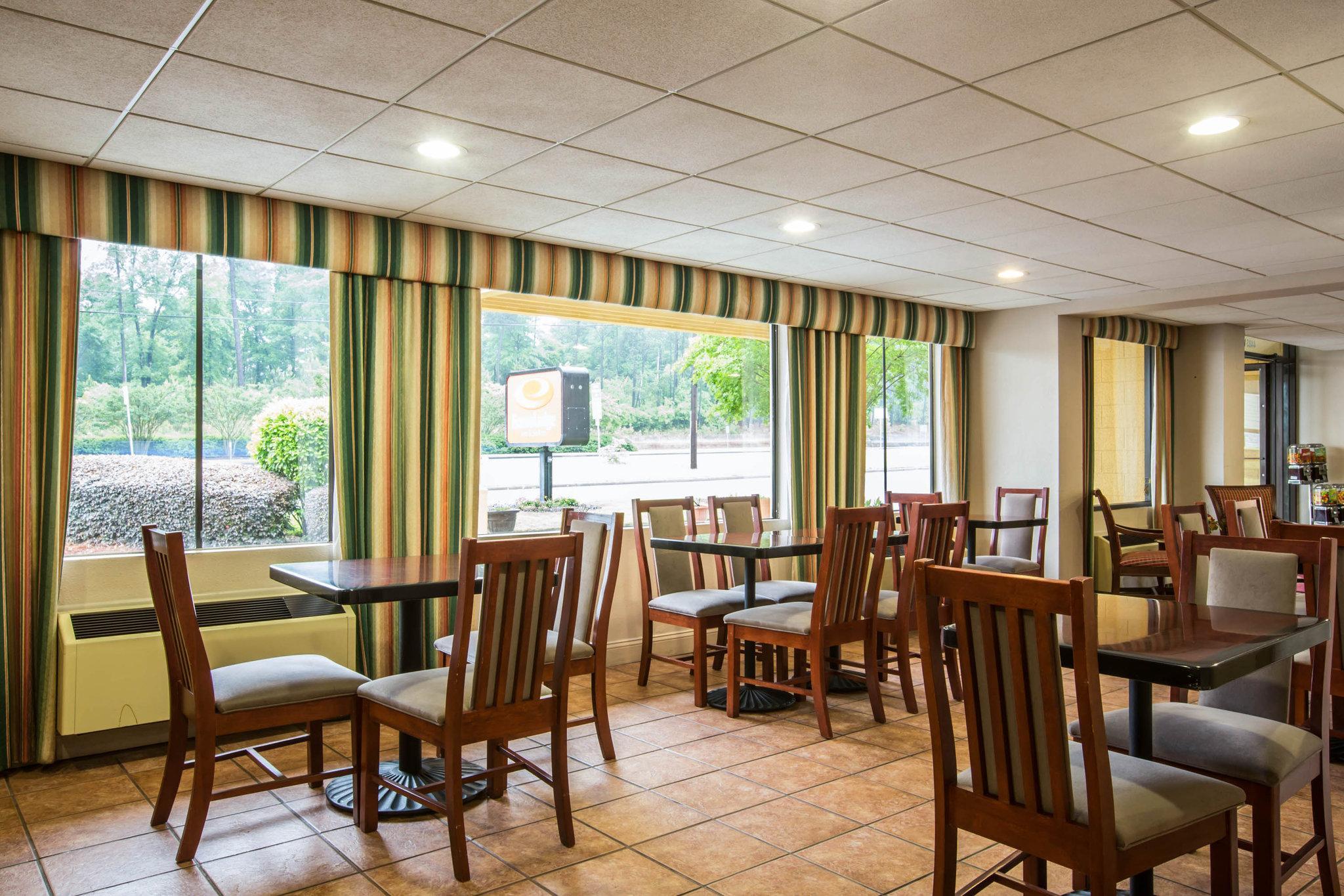 Econo Lodge Inn & Suites At Fort Moore Columbus Exterior foto